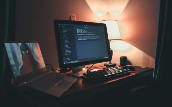 Jei dirbate ar žaidžiate, šis sprendimas itin svarbus: tikrasis skirtumas tarp laptopo ir PC atsiskleidžia tik vėliau