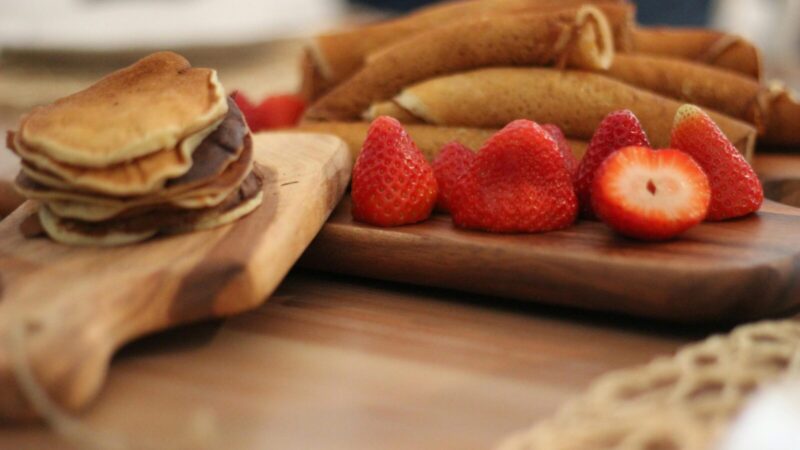 Triukas su obuolių actu: paprastas metodas, kaip kepti blynus, kad būtų minkšti ir nesuplyštų