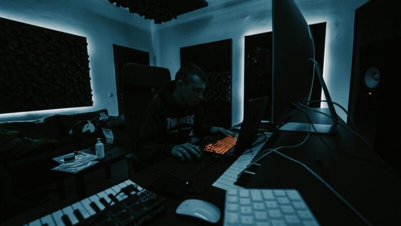 „Arms of God“ pasirodys jau 2026 birželį: indie studijos projektas žada intensyvų veiksmą