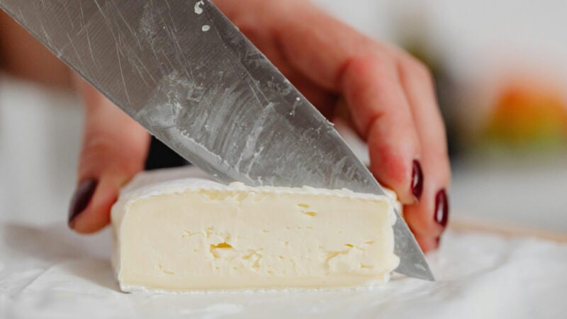 Mitybos specialistai perspėja: sužinokite, kodėl brie sūrio nereikėtų valgyti kasdien