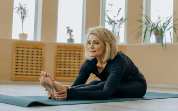 Mažėjanti jėga su amžiumi: paprasti pratimai, kurie saugo raumenis ir padeda išlikti stipriems ir judriems