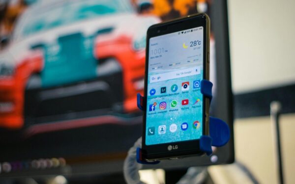 „Google“ išlieka ištikima savo stiliui: nutekėjusios „Pixel 11 Pro Fold“ detalės jau viešumoje