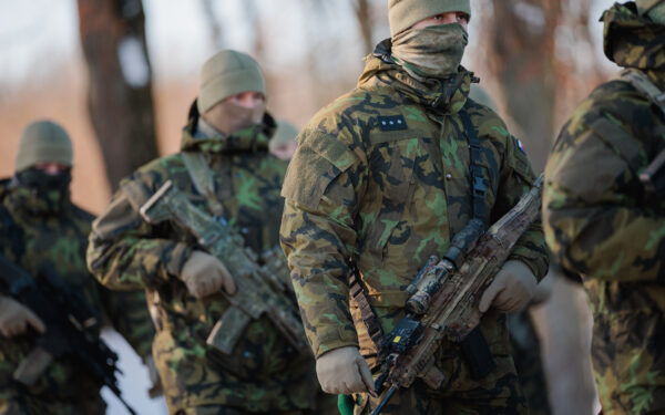 Kariuomenė įspėja šalies gyventojus: girdėsis šūviai ir sraigtasparniai, ragina išlikti ramiais