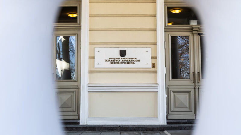 Politinis konfliktas aštrėja: konservatoriai mato galimus valymus ir kreipiasi į prezidentą