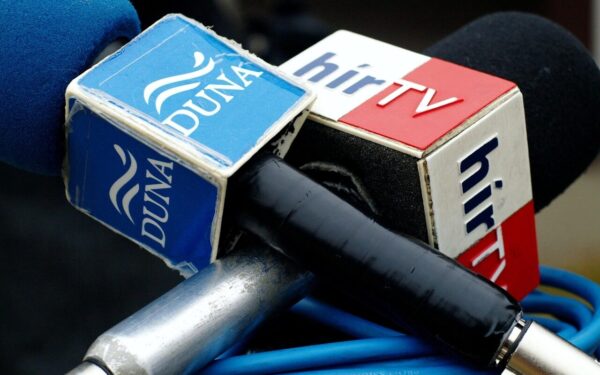 Vos pradėjo dirbti, jau perbraižo ribas: stabdoma valstybinė žiniasklaida Vengrijoje