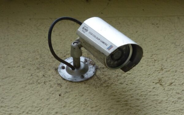 „Anthropic“ kuria naują dirbtinį intelektą gynybai: „Claude Mythos“ ieško saugumo spragų