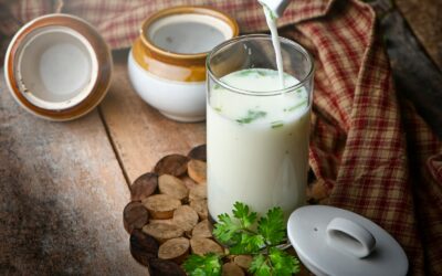 Kefyras lieknėjant: mitybos specialistai atskleidžia, ar jis gali padėti išvengti virškinimo problemų