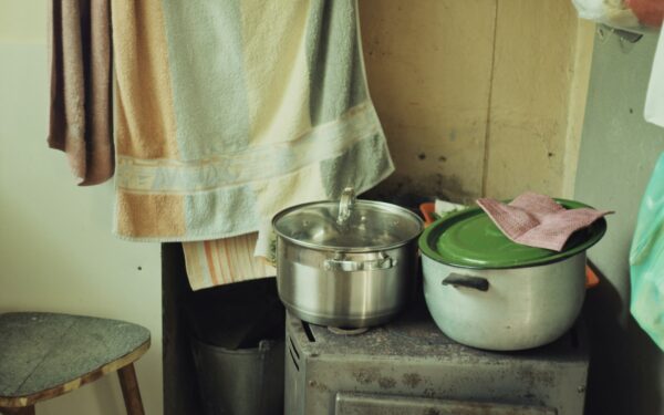 Soda ir lašas ploviklio pakeis viską: šluostės taps kaip naujos be brangios chemijos