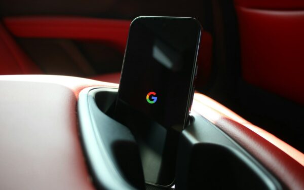 „Android Auto“ atnaujinimas: „Meet“ atsiras automobilių ekranuose ir leis prisijungti prie susitikimų