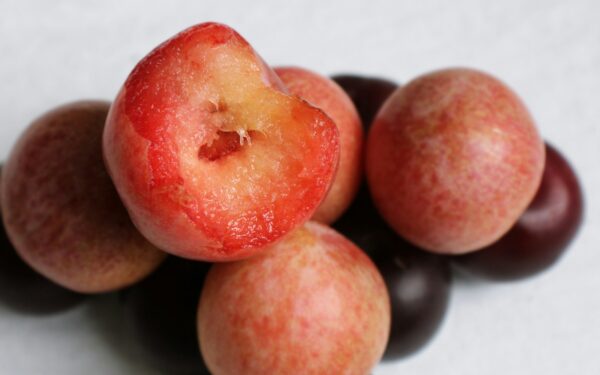 Egzotiškas supermaistas: jamuno vaisiaus nauda organizmui ir atsargumo priemonės