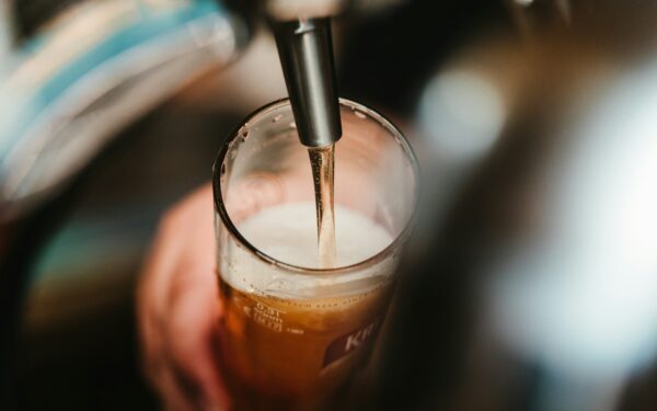 Pamirškite apie alkoholį: gydytojai įvardijo 5 įpročius, kurie jus sendina dar labiau