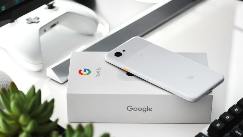 „Google“ tyli: „Pixel“ telefonų naudotojai ieško atsakymų, kodėl baterija išsikrauna per kelias valandas
