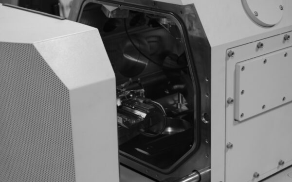 Plazmonika iš arčiau: naujas tyrimas atskleidžia, kaip nanorėmai keičia energijos pasiskirstymą