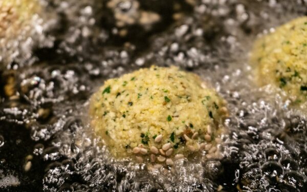 Aliejus kepimui: svarbiausi skirtumai ir patarimai, kaip pasirinkti tinkamą variantą