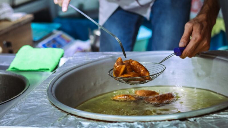 Paprasta taisyklė, kuri gelbsti vamzdžius: sužinokite, kodėl negalima pilti aliejaus į kriauklę