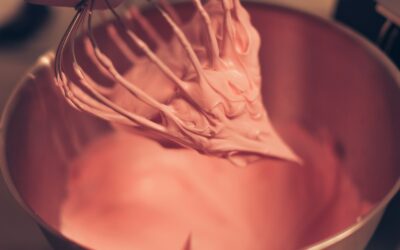 Temperatūra ir cukrus daro stebuklus: patarimai, kaip teisingai plakti grietinėlę