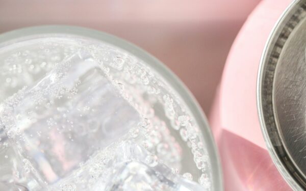 Kava nebėra vienintelė išeitis: gazuotas vanduo siejamas su geresniu dėmesingumu