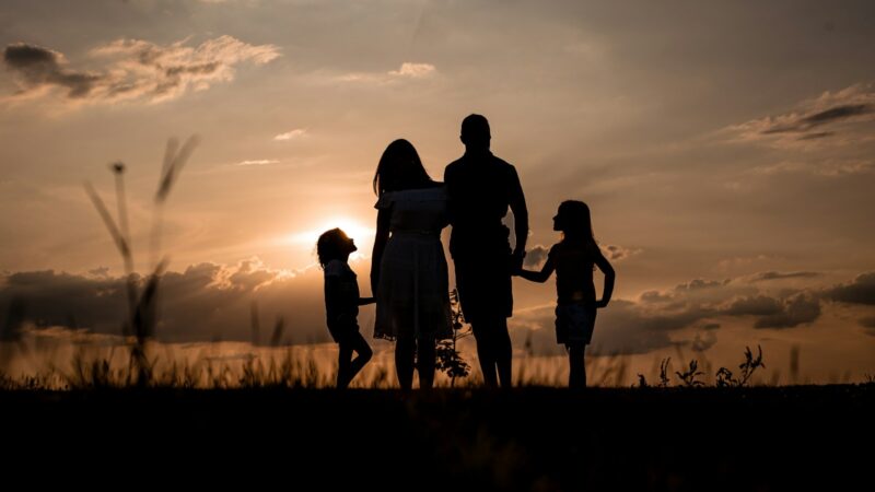 Tėvai tai žinojo, bet man nieko nesakė: vienas dokumentas pakeitė moters gyvenimą