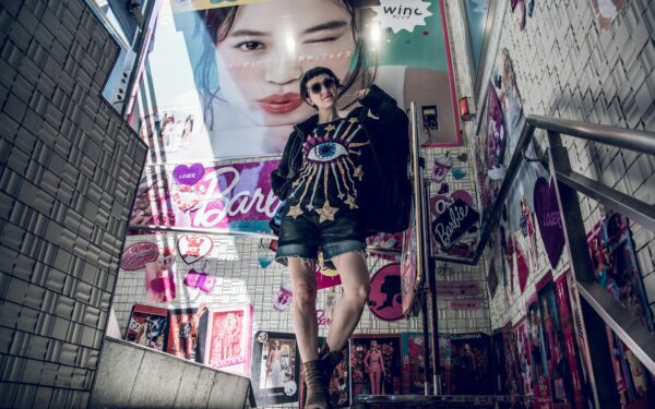 Tokijas diktuoja naują mados kryptį: moderni „chaotiškos sluoksniuotės“ tendencija