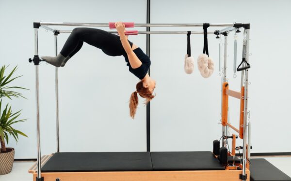 Ši „pilates fusion“ treniruotė tinka beveik visiems: sužinokite, kodėl ją renkasi vis daugiau žmonių