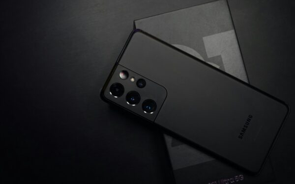 „Samsung“ strategija keičiasi: du aukščiausios klasės modeliai vienoje serijoje