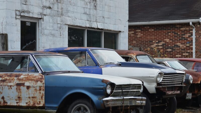 Istorinių automobilių vairuotojai sukluskite: pokyčiai jau svarstomi, ar neprarasite privilegijų