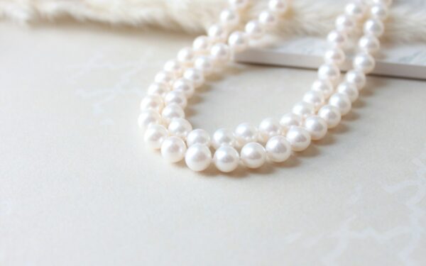 Naujas perlų veidas: mados specialistų patarimai, kaip juos nešioti 2026 metų pavasarį ir vasarą