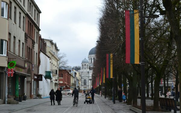 Lėtinė problema, apie kurią kalbama garsiai: kodėl skurdas Lietuvoje vis dar nemažėja?