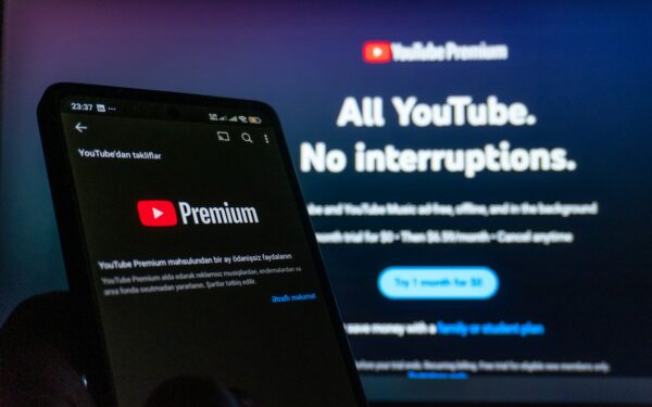 Pristatyti nauji „YouTube Premium“ eksperimentai: automatinis greitis ir patogesnis valdymas