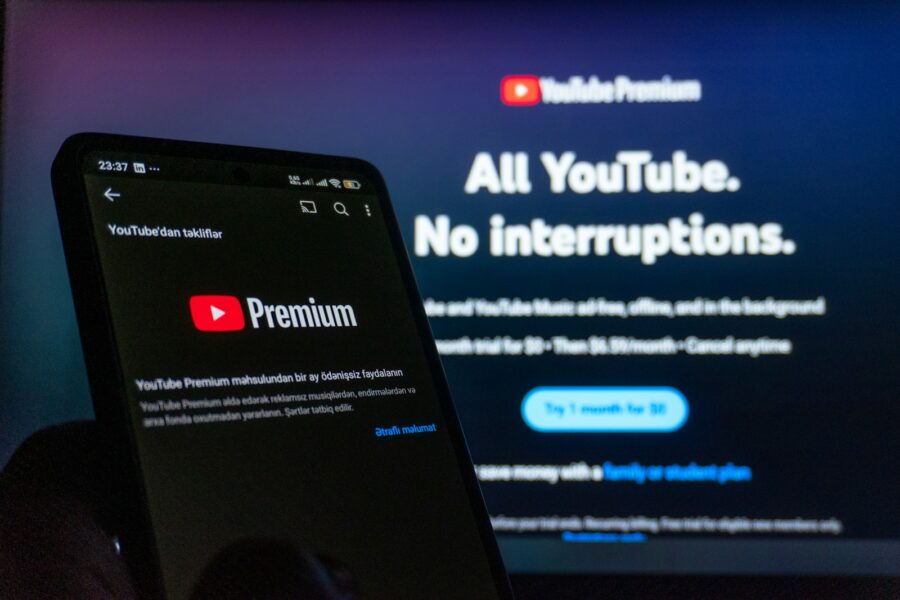 Pristatyti nauji „YouTube Premium“ eksperimentai: automatinis greitis ir patogesnis valdymas