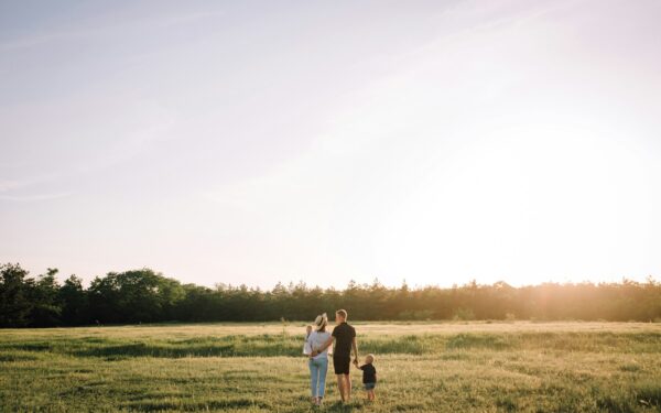 Tėvai palikti tvarkytis patys: sprendimas atmestas, o demografinė situacija blogėja