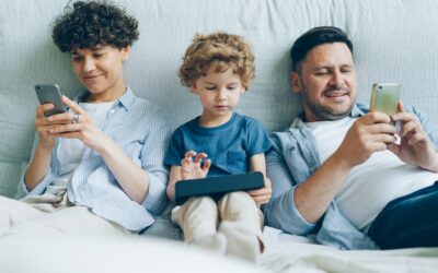 „Samsung“ tieks ekranus konkurentų flagmanams: M16 OLED pasirodys „Pixel“ ir „iPhone“