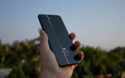 „TCL“ pristato naują telefono modelį: didelis ekranas ir ilgai veikianti baterija už mažą kainą