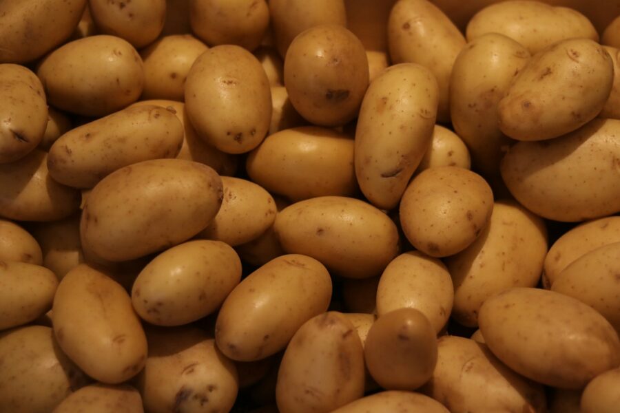 Jaunų bulvių receptai: paprasti patarimai, kaip išvirti, ir kepti, kad jos neprarastų skonio