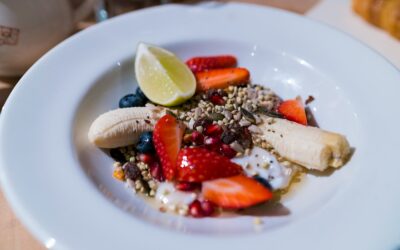 Kardiologų rekomenduojami pusryčiai: sužinokite, kodėl ryte verta rinktis jogurtą su riešutais