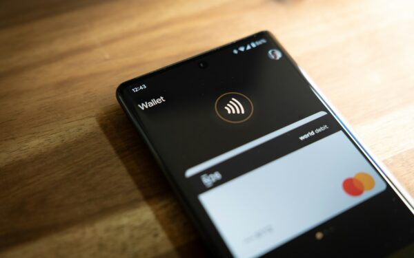 „Google Wallet“ sulaukė atnaujinimo: keliaujantys matys svarbiausią informacija tiesiog ekrane