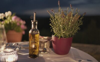 „Extra virgin” alyvuogių aliejus: sužinokite, kuo jis naudingas ir kaip įtraukti į kasdienę mitybą