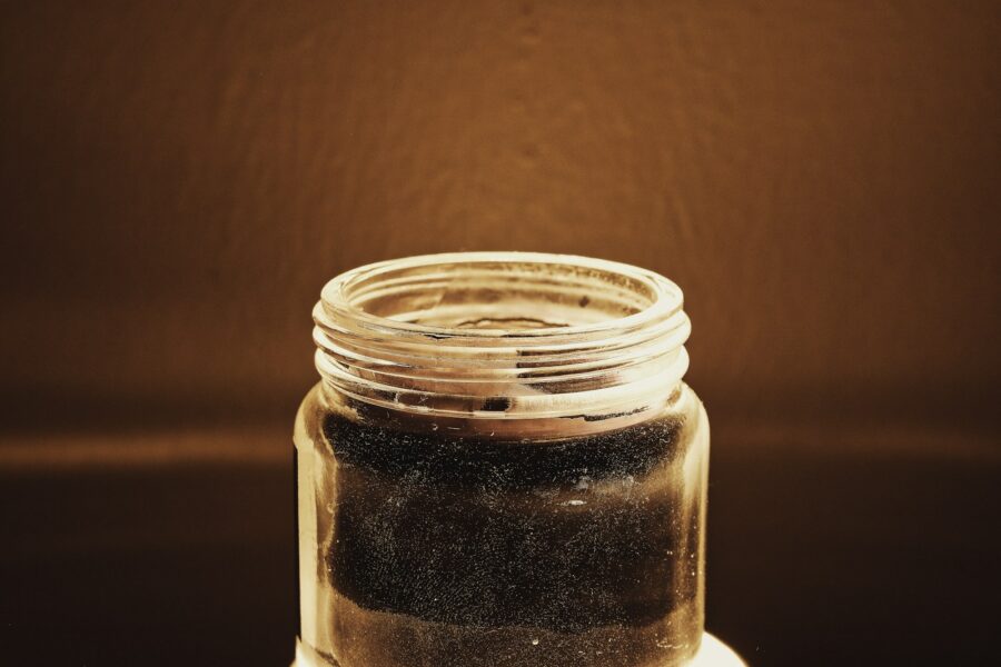 Svarbi detalė, kurią pamiršta daugelis: sužinokite, kaip teisingai išrūšiuoti stiklainius ir jų dangtelius