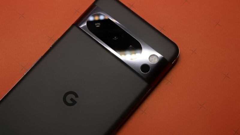 „Pixel 8 Pro“ atnaujinimai kelia klausimų: vartotojai susiduria su pasikartojančiomis ryšio problemomis
