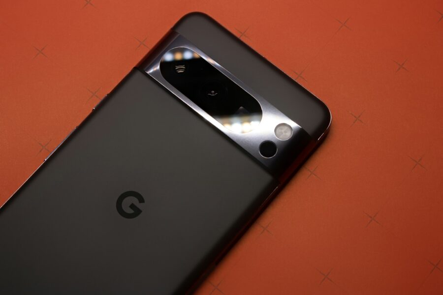 „Pixel 8 Pro“ atnaujinimai kelia klausimų: vartotojai susiduria su pasikartojančiomis ryšio problemomis