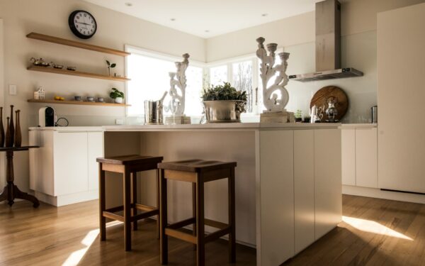 Interjero tendencijos: ekspertai atskleidžia, kaip keičiasi požiūris į virtuvės erdvę 2026 metais