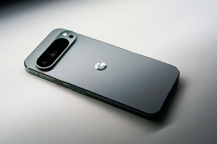 „Google“ tyliai grąžina funkciją „Pixel“ telefonams: vėl atsiranda mygtukas dainoms atpažinti