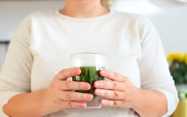 Spirulina ir chlorelė žada energiją ir sveikatą – bet ką apie šį supermaistą sako mokslas?