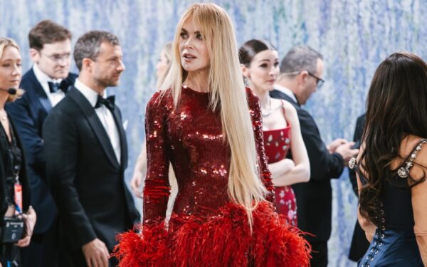 800 valandų darbo ir vienas drąsus grožio sprendimas: Nicole Kidman savo įvaizdžiu pavergė Met Galą