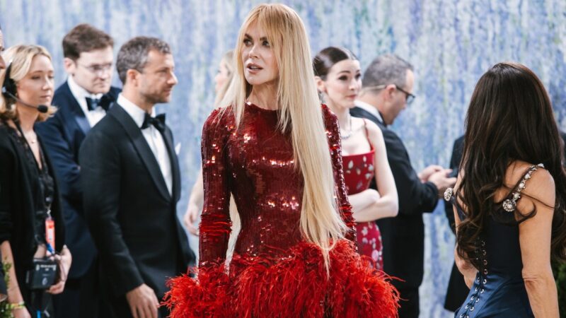 800 valandų darbo ir vienas drąsus grožio sprendimas: Nicole Kidman savo įvaizdžiu pavergė Met Galą