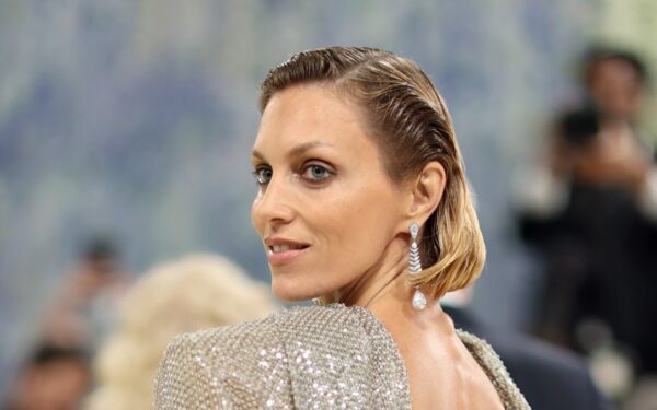 Supermodelis Anja Rubik sugrįžo į Met Galą ir akimirksniu pavergė fotografus: įvaizdis sukėlė tikrą susižavėjimo bangą