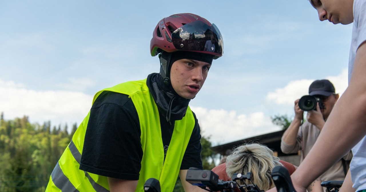 Cyclist Pedaled Across Entire Poland & Raised Millions: Crowdfunding During Live Streams