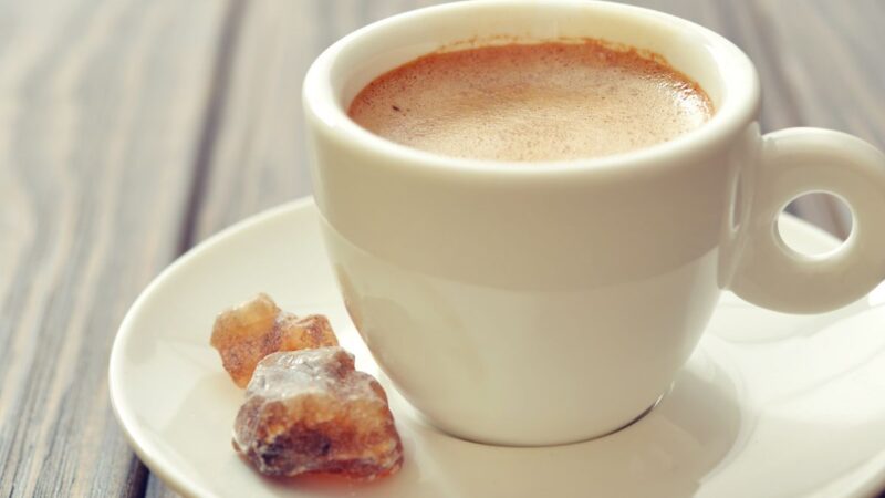Vanduo prie espresso nėra tik dekoracija: štai kokią klaidą daro daugelis kavos mėgėjų