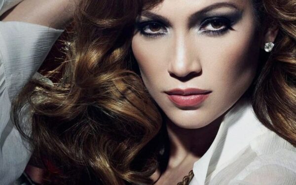 Po švarku – beveik nieko: Jennifer Lopez įvaizdis sukėlė tikrą audrą