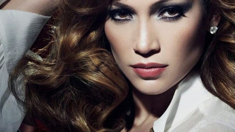 Po švarku – beveik nieko: Jennifer Lopez įvaizdis sukėlė tikrą audrą